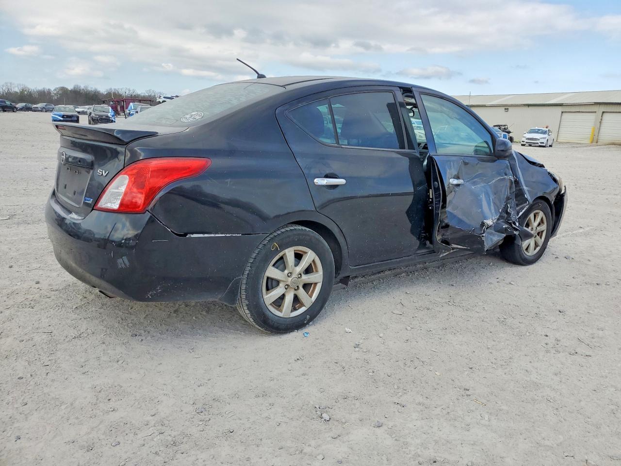 2014 Nissan Versa 1.6 S - Image 5