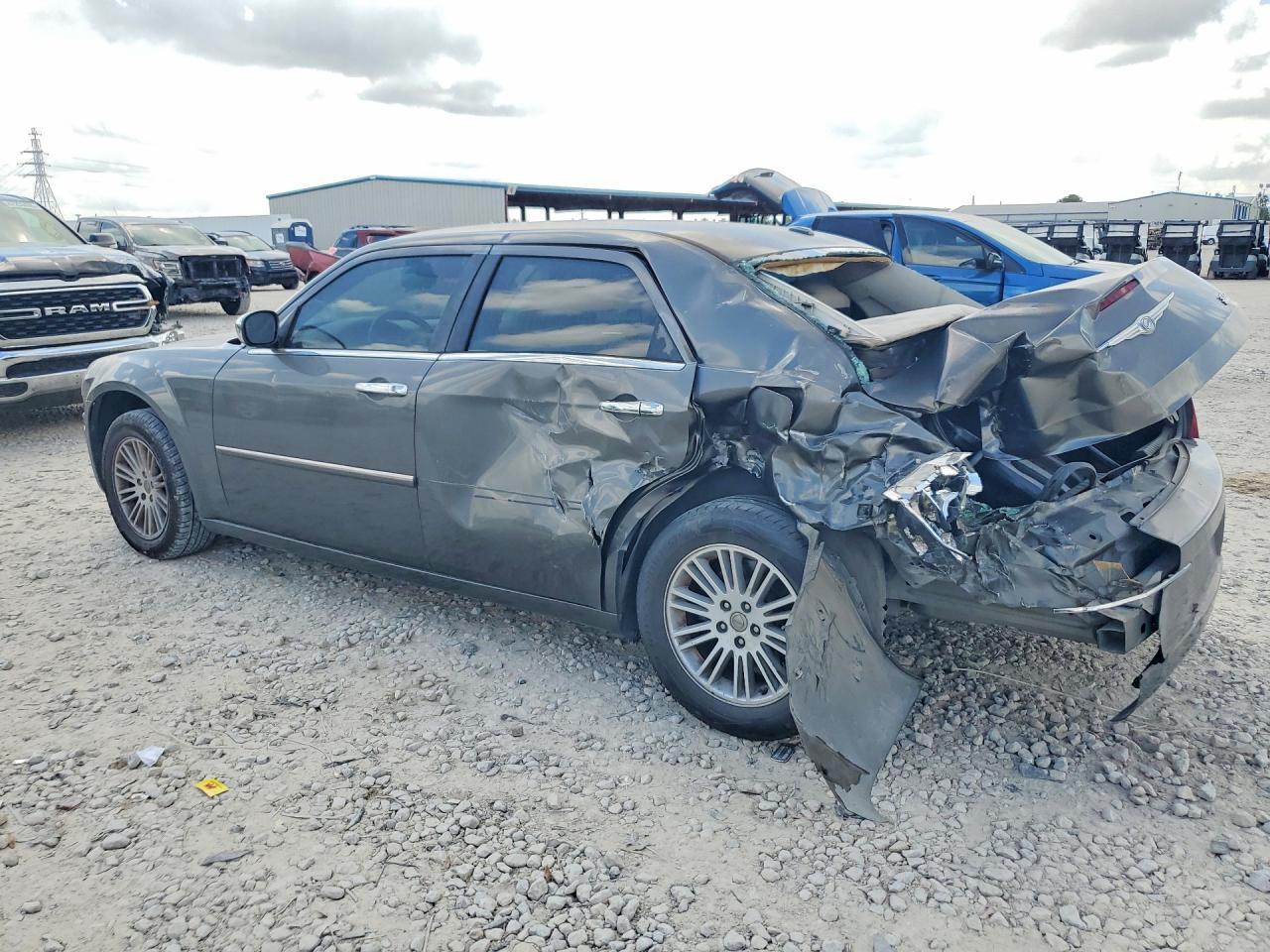 2010 Chrysler 300 Touring - Image 2