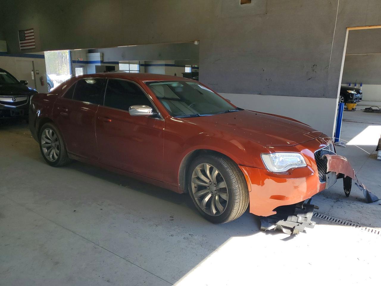 2020 Chrysler 300 Touring - Image 4