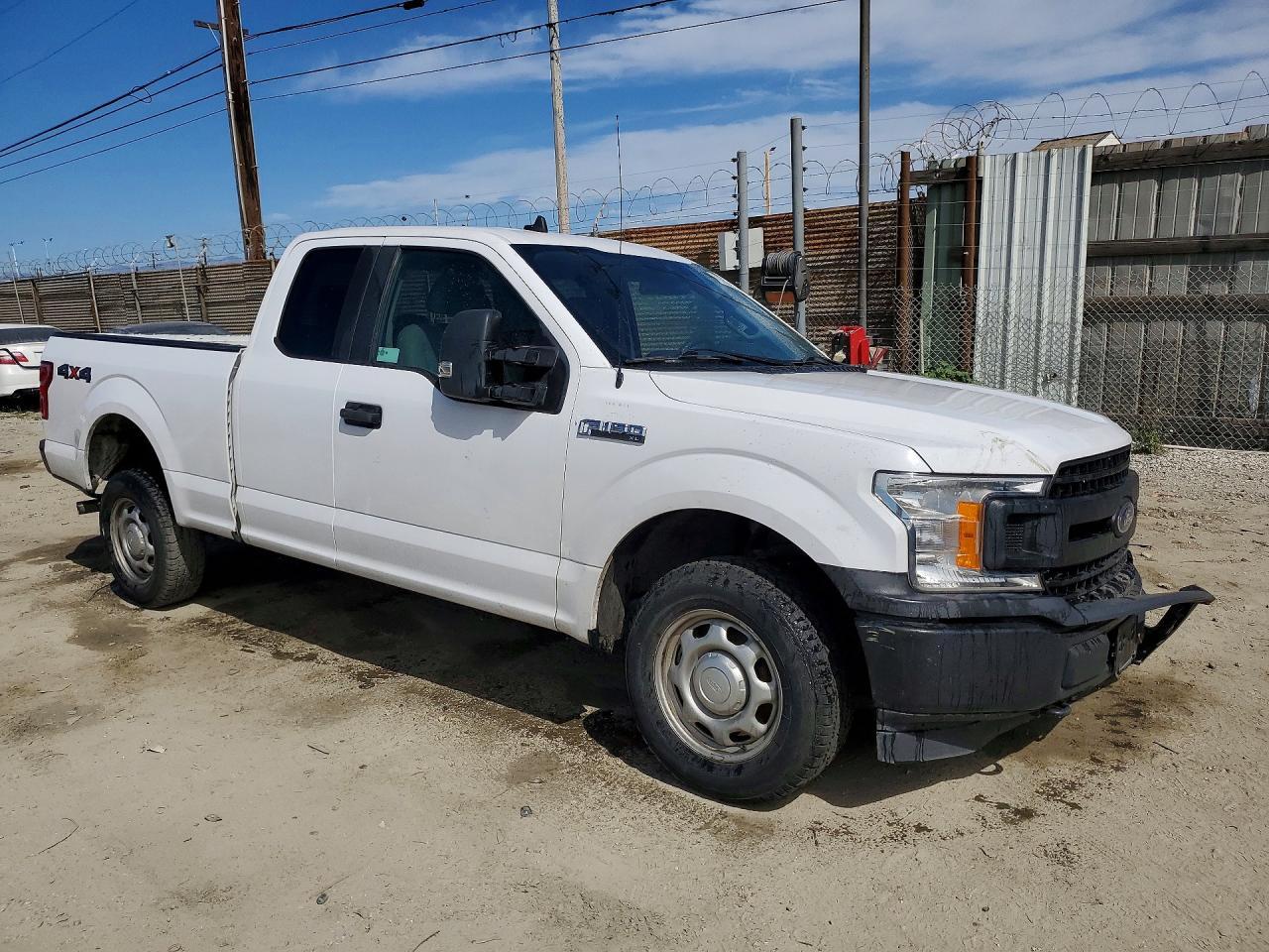 2020 Ford F150 Super Cab - Фото 4