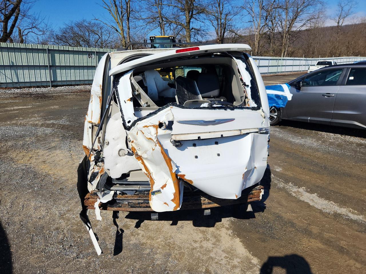 2015 Chrysler Town & Country Touring - Фото 6