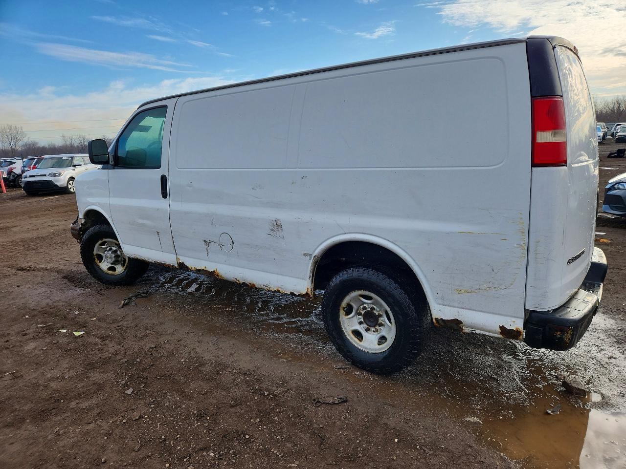 2008 Chevrolet Express G2500 - Image 2