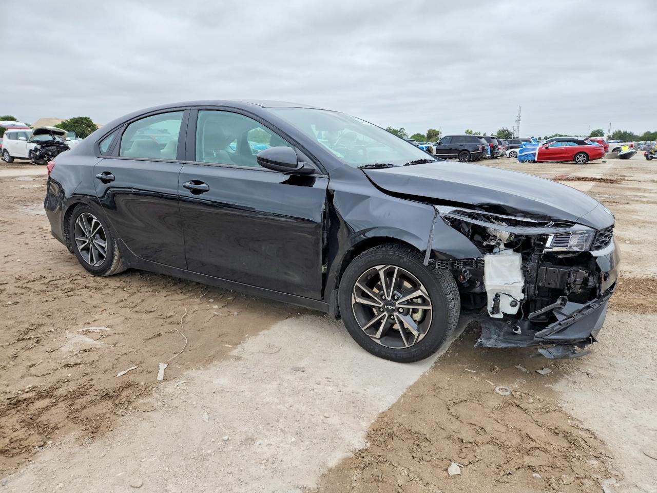 2023 Kia Forte Lxs - Image 4