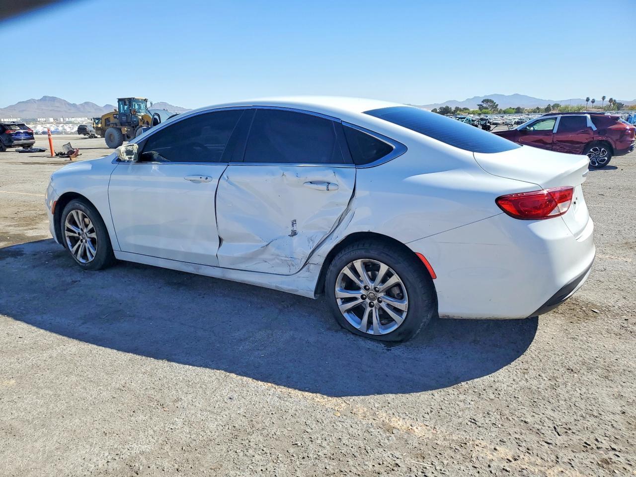 2016 Chrysler 200 Lx - Фото 2