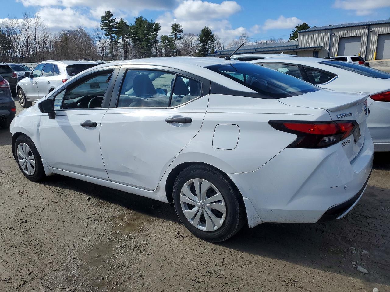 2020 Nissan Versa S - Фото 2
