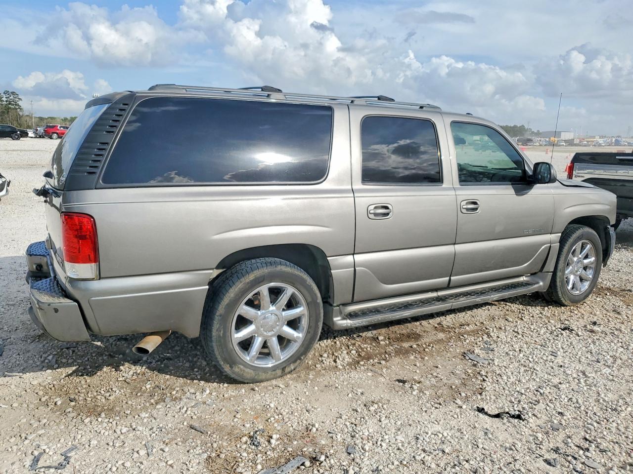 2005 GMC Yukon Xl Denali - Image 3