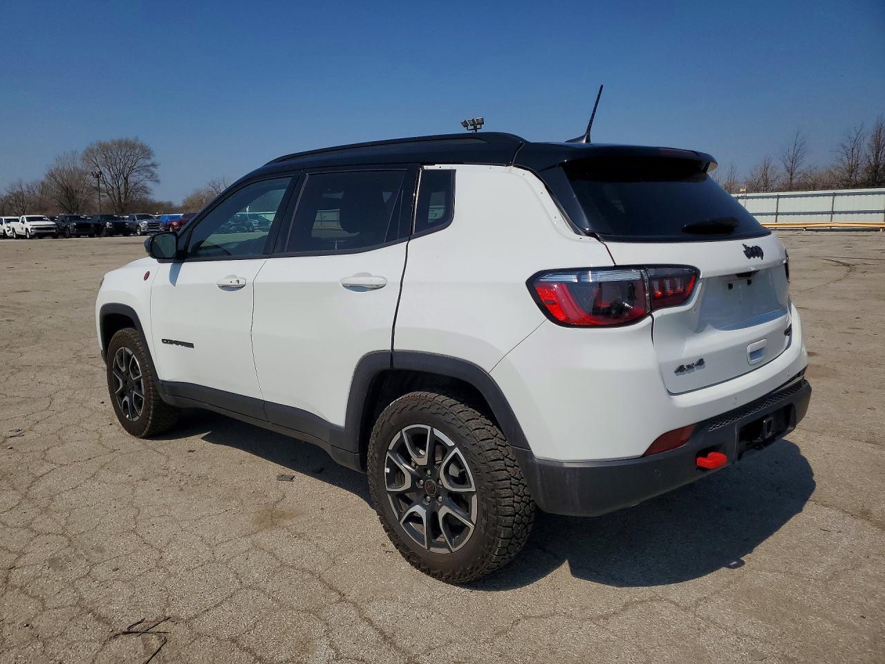 2025 Jeep Compass Trailhawk - Image 2