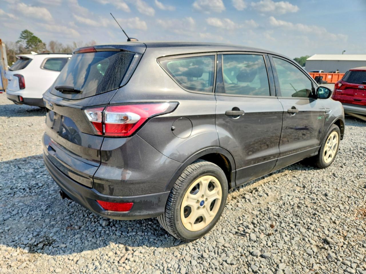 2018 Ford Escape S - Фото 3
