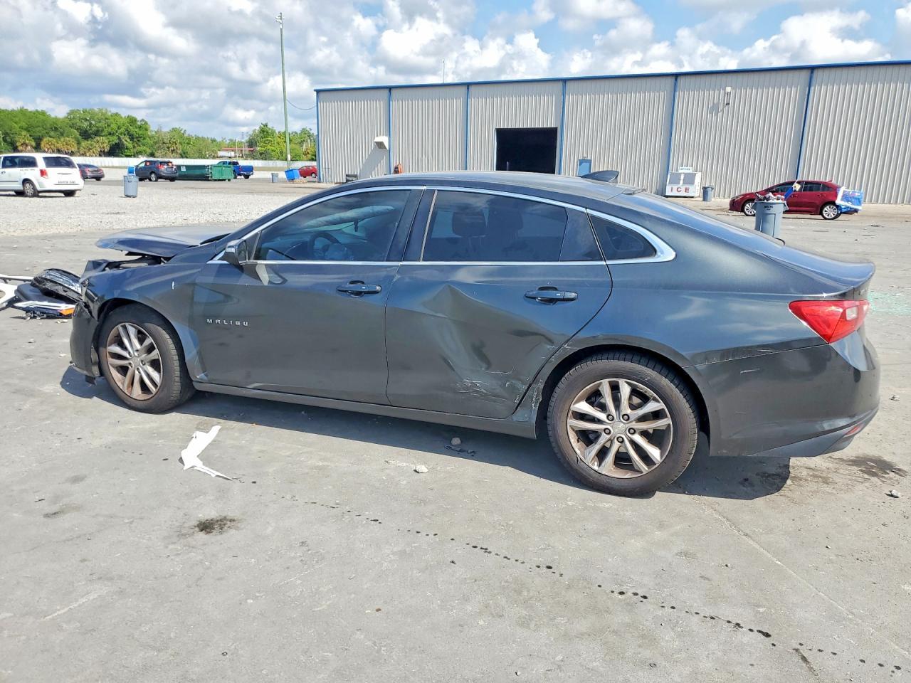 2017 Chevrolet Malibu Lt - Image 2