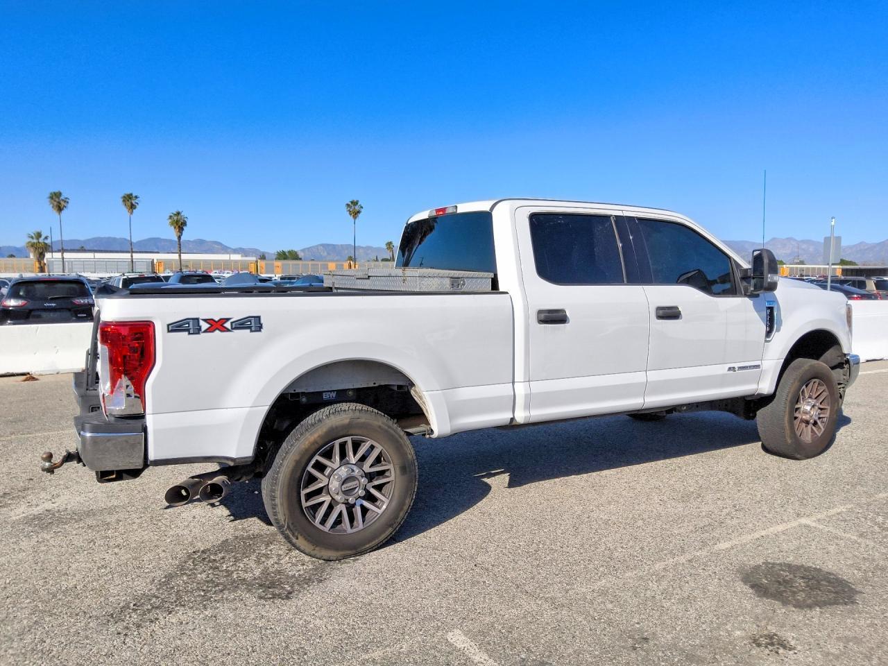 2019 Ford F250 Super Duty - Фото 3