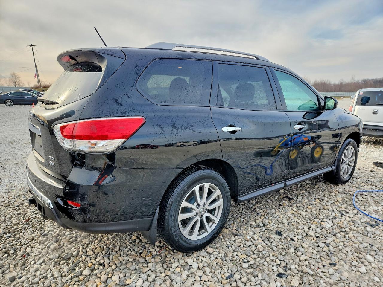 2014 Nissan Pathfinder Sv - Image 3