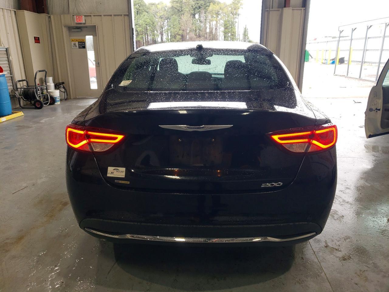 2016 Chrysler 200 Limited - Image 6