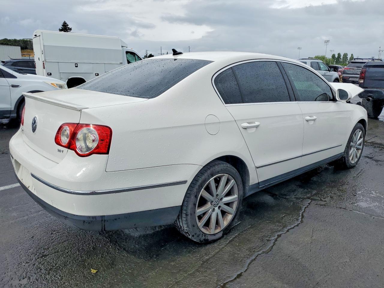 2010 Volkswagen Passat Komfort - Фото 3