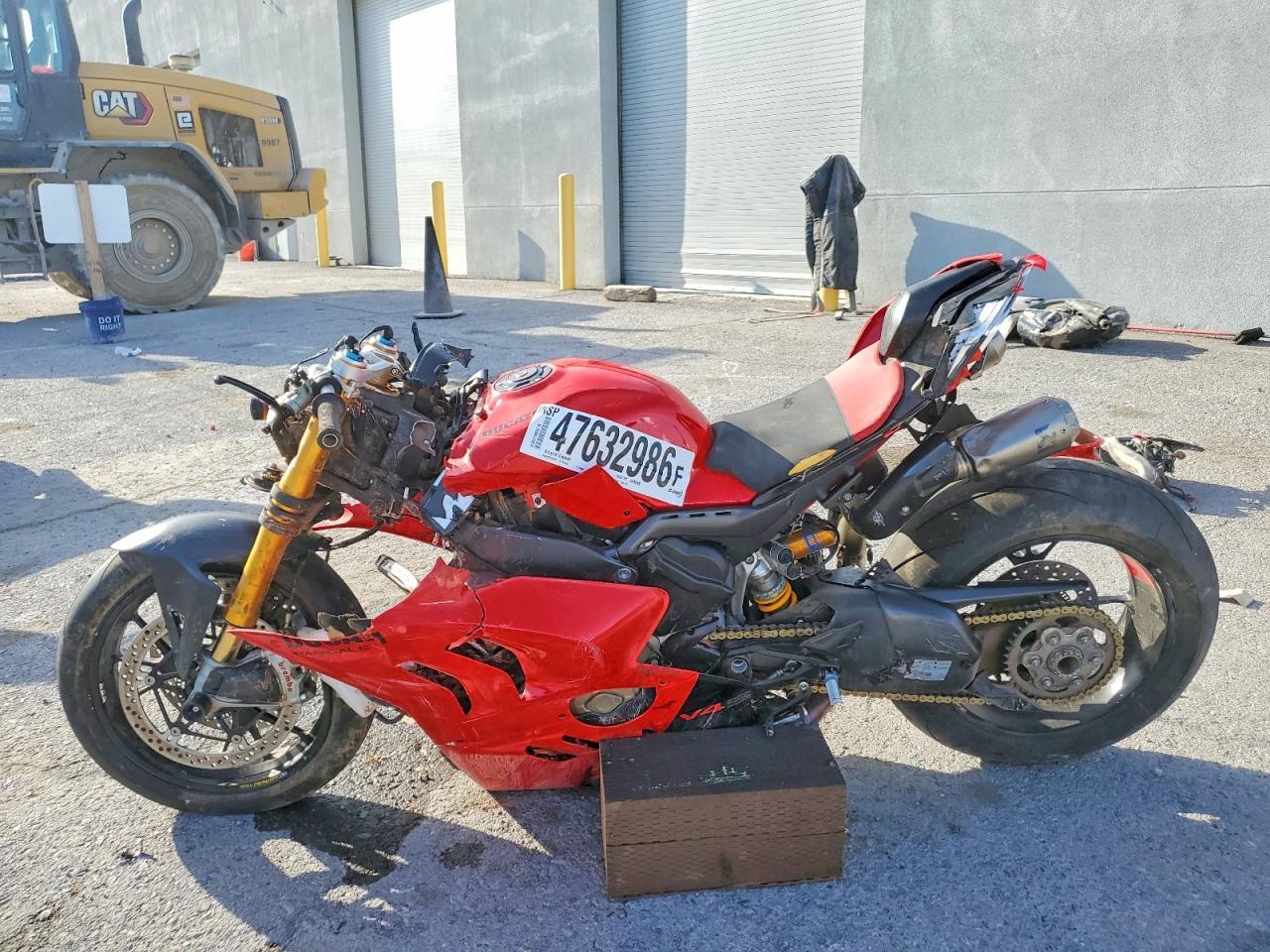 2024 Ducati Panigale V4S - Image 3