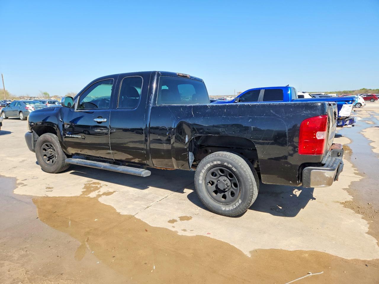 2011 Chevrolet Silverado C1500 - Фото 2