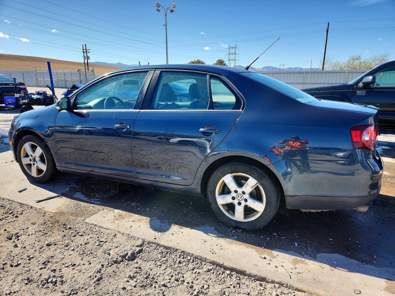 2009 Volkswagen Jetta S - Image 2