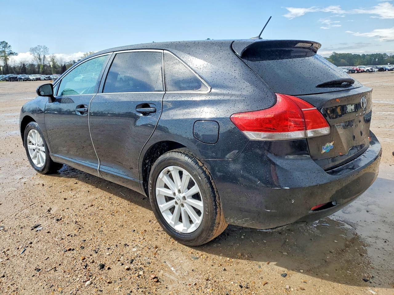 2012 Toyota Venza Le - Image 2