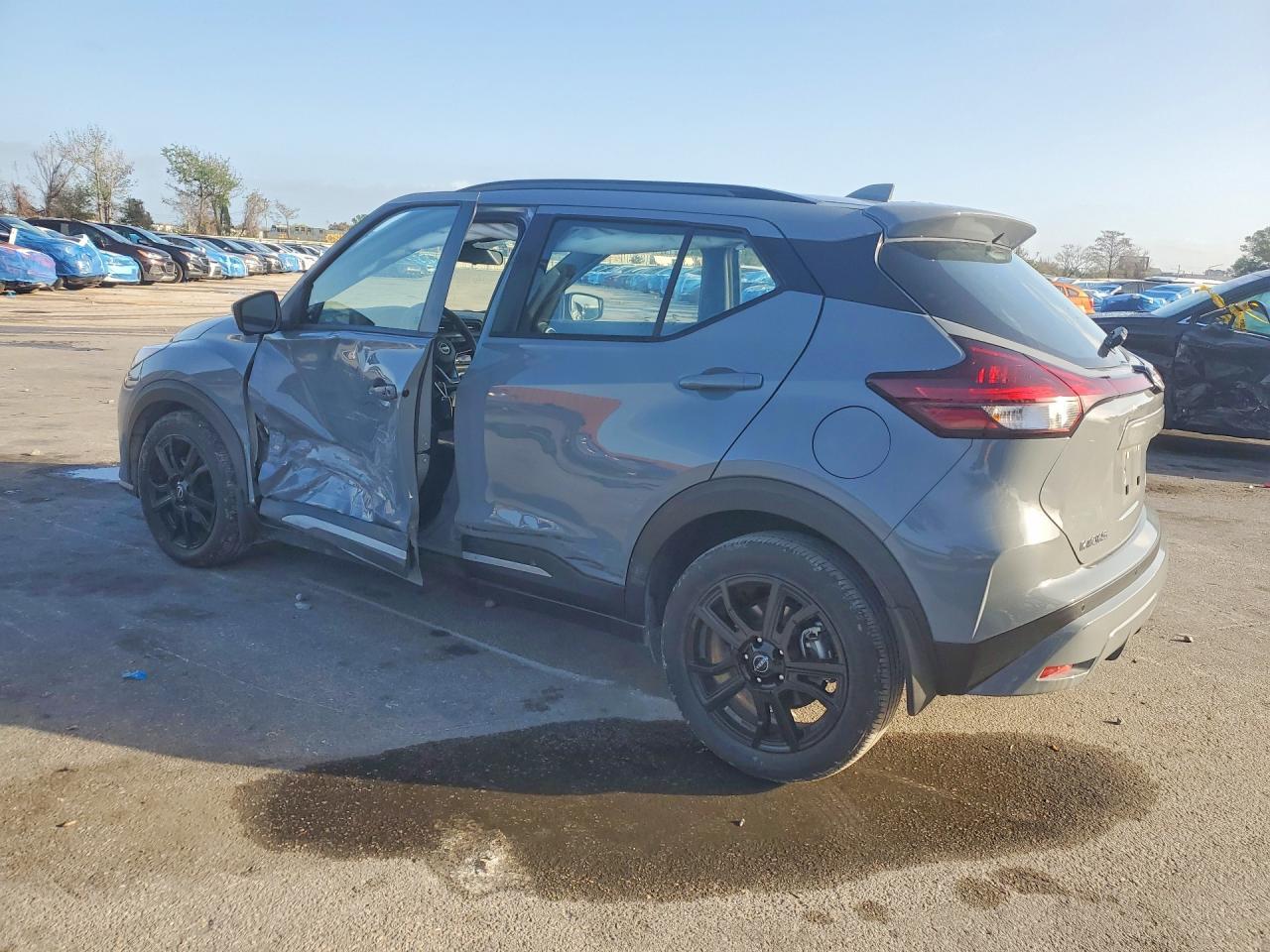 2024 Nissan Kicks Sr - Image 2