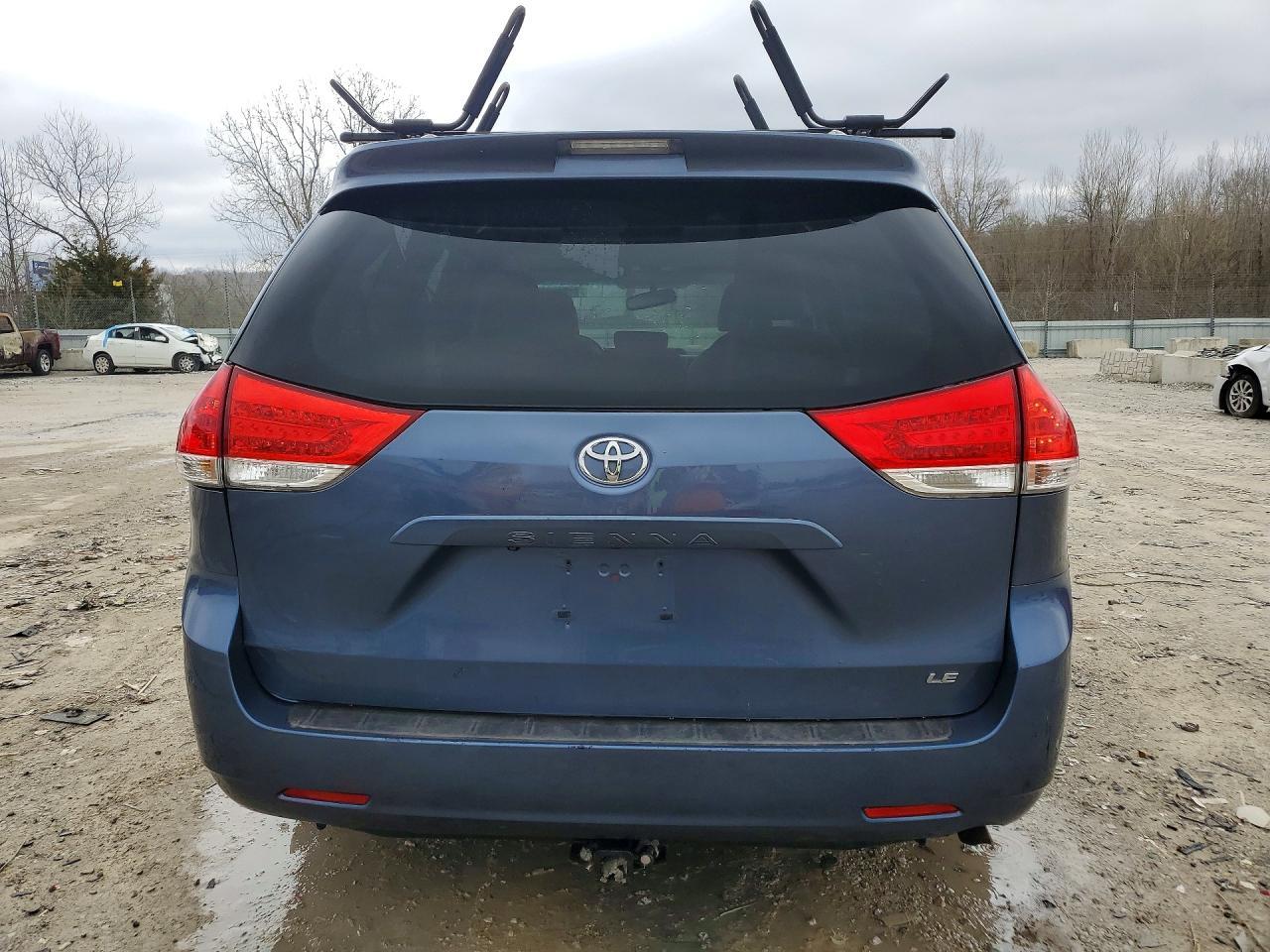 2014 Toyota Sienna Le 8-Passenger - Фото 6