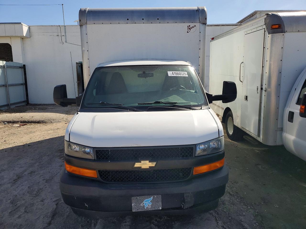 2018 Chevrolet Express Box Truck - Фото 5