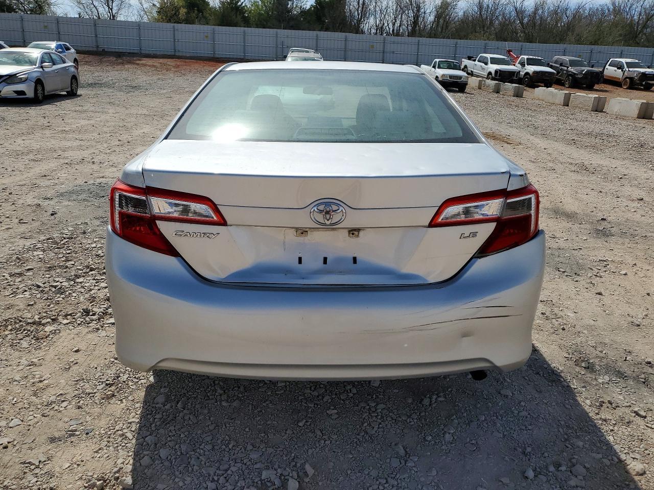 2012 Toyota Camry Le - Фото 6