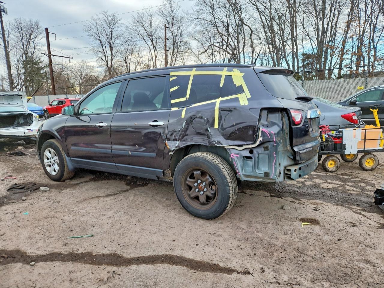 2017 Chevrolet Traverse Ls - Фото 2