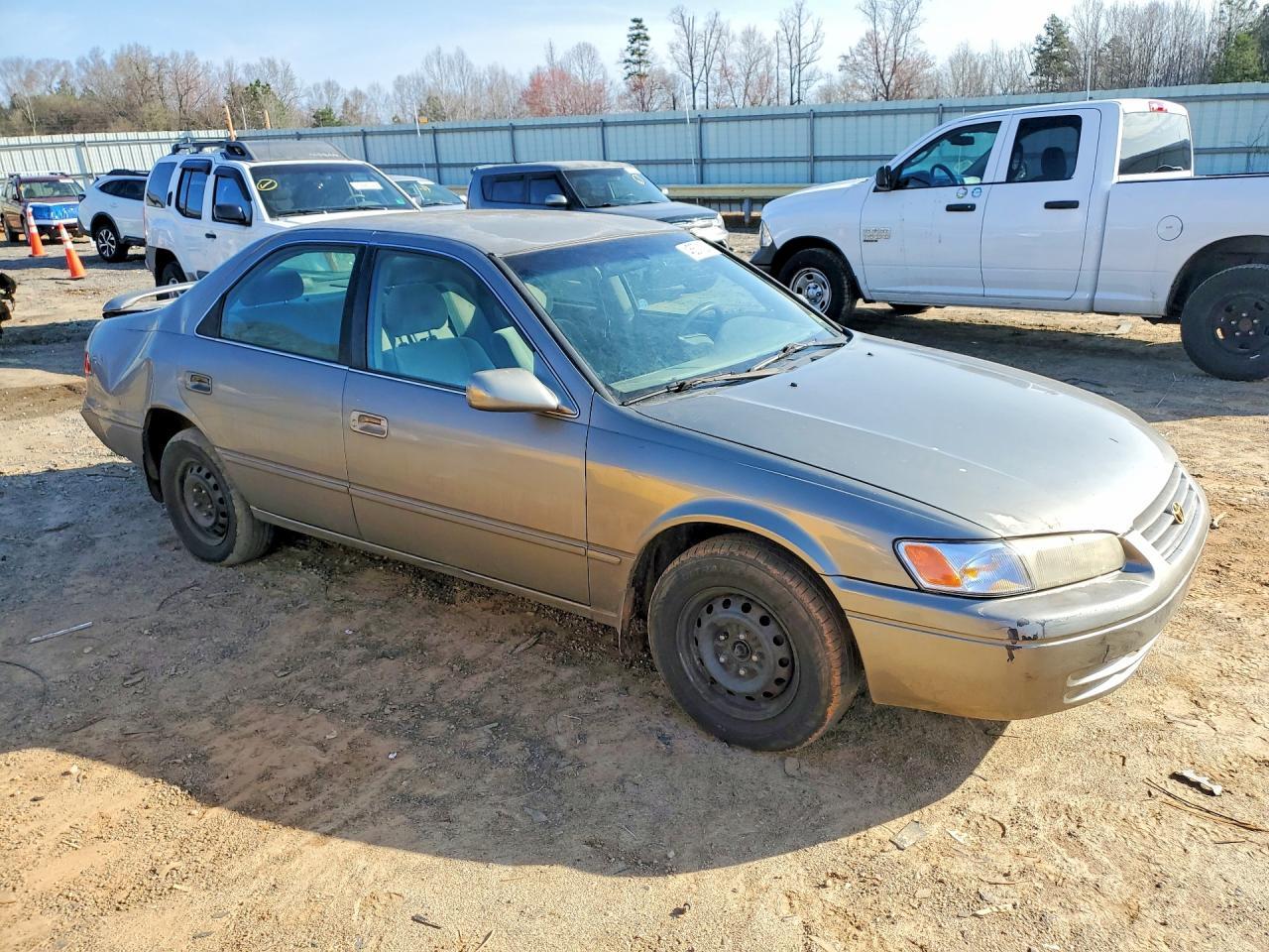 1999 Toyota Camry Le - Image 4