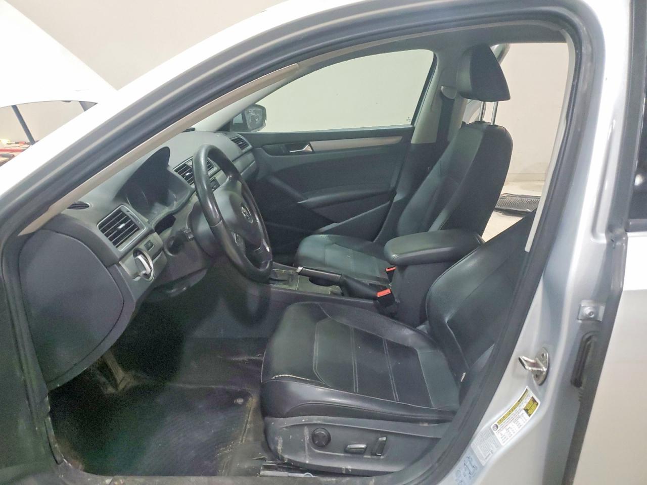 2015 Volkswagen Passat S - Image 7