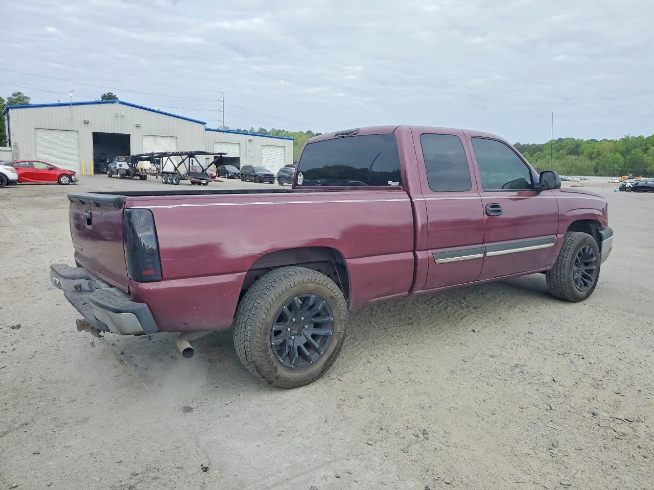 2003 Chevrolet Silverado C1500 - Image 3