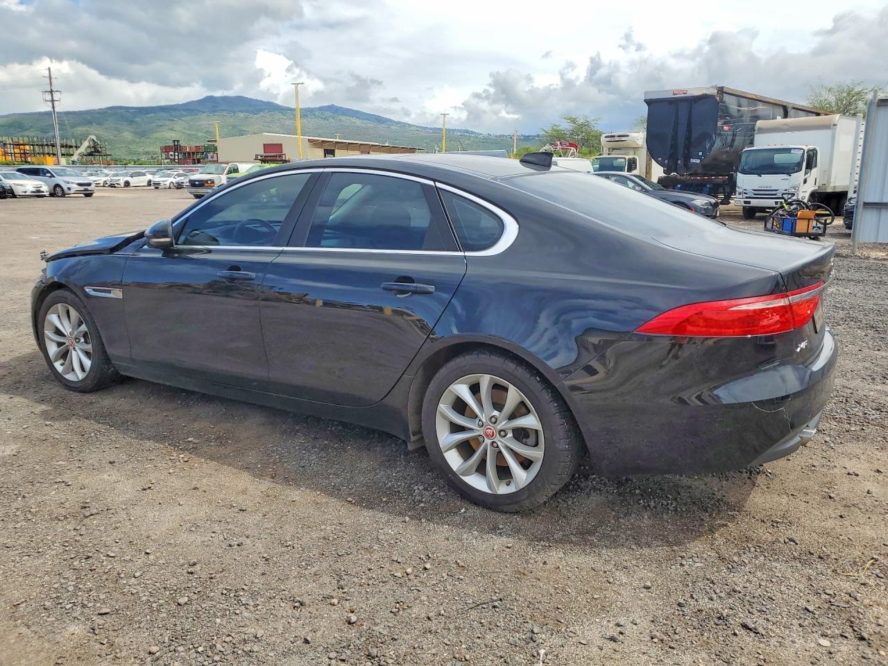 2018 Jaguar Xf Premium - Фото 2