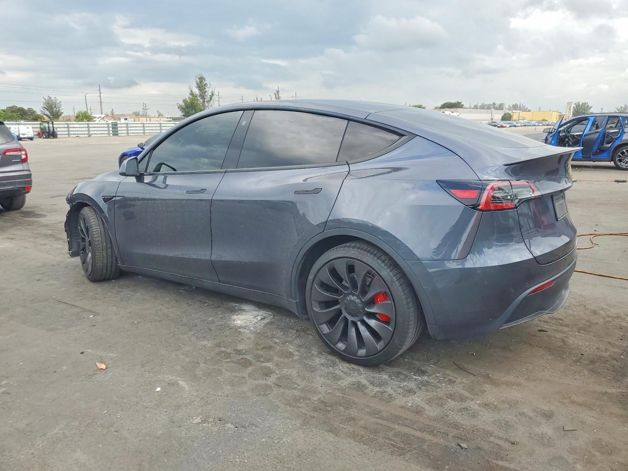 2022 Tesla Model Y - Фото 2