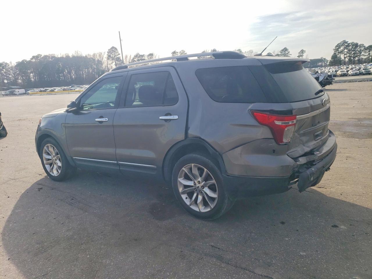 2014 Ford Explorer - Image 2
