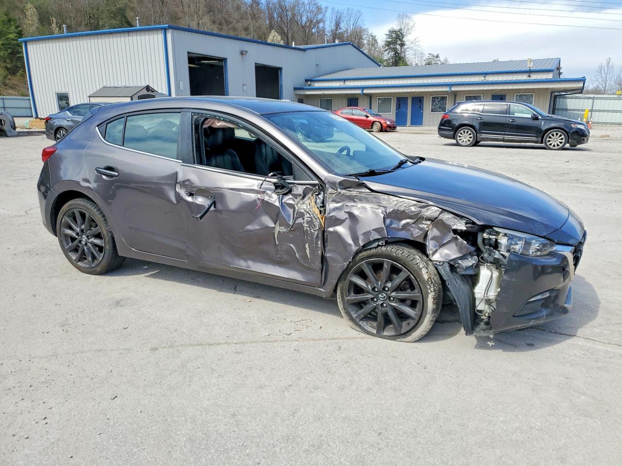 2018 Mazda 3 Touring - Фото 4