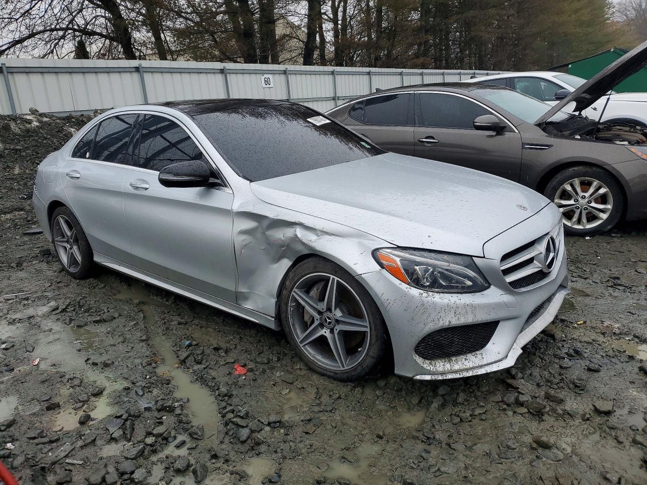 2018 Mercedes-Benz C 300 4Matic - Фото 4