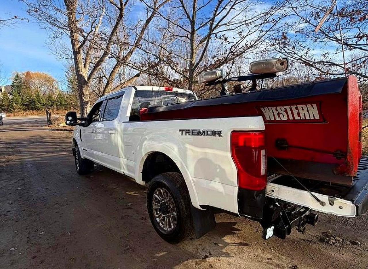 2022 Ford F250 Super Duty - Image 3