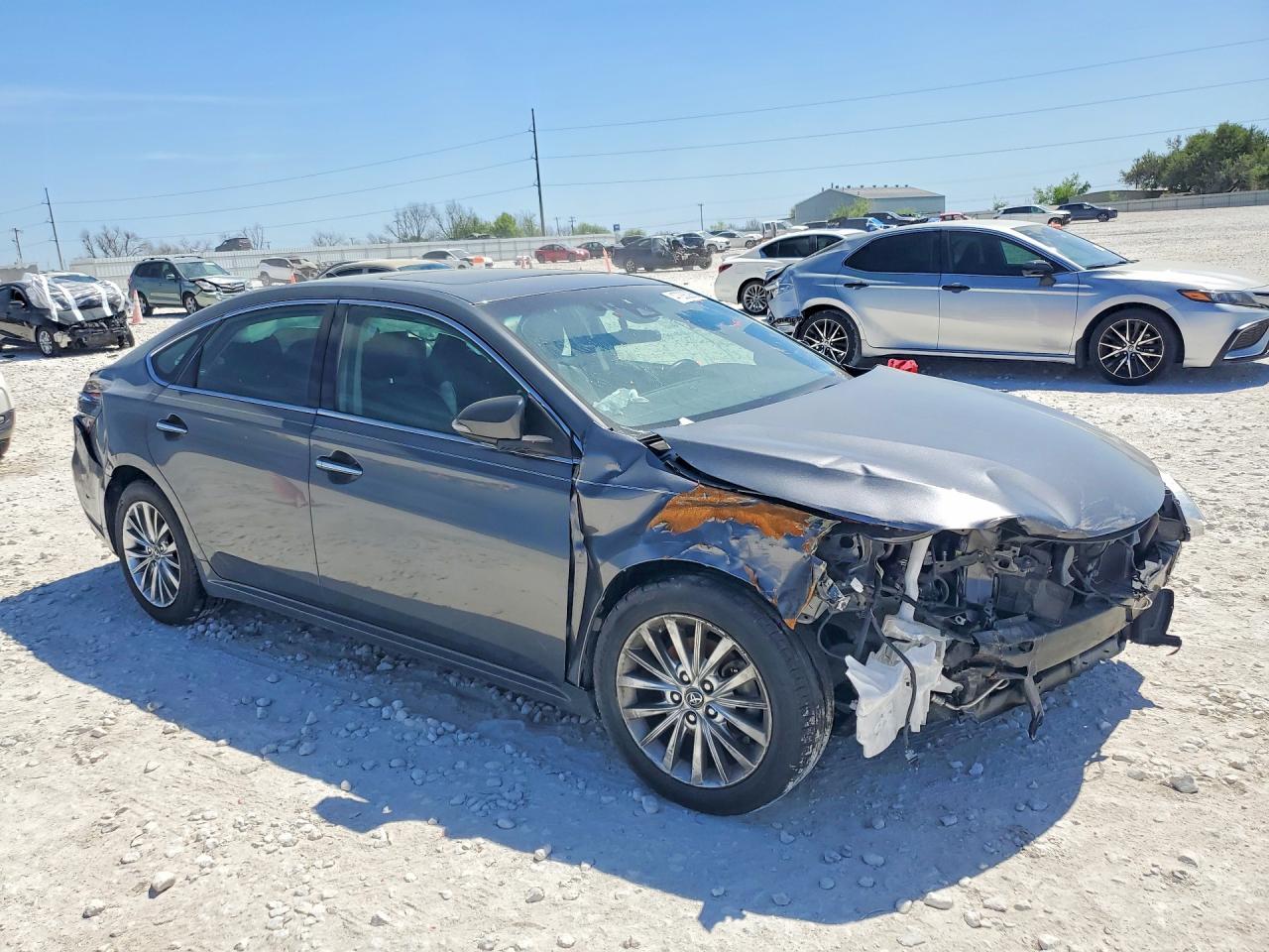 2016 Toyota Avalon Hybrid Limited - Image 4