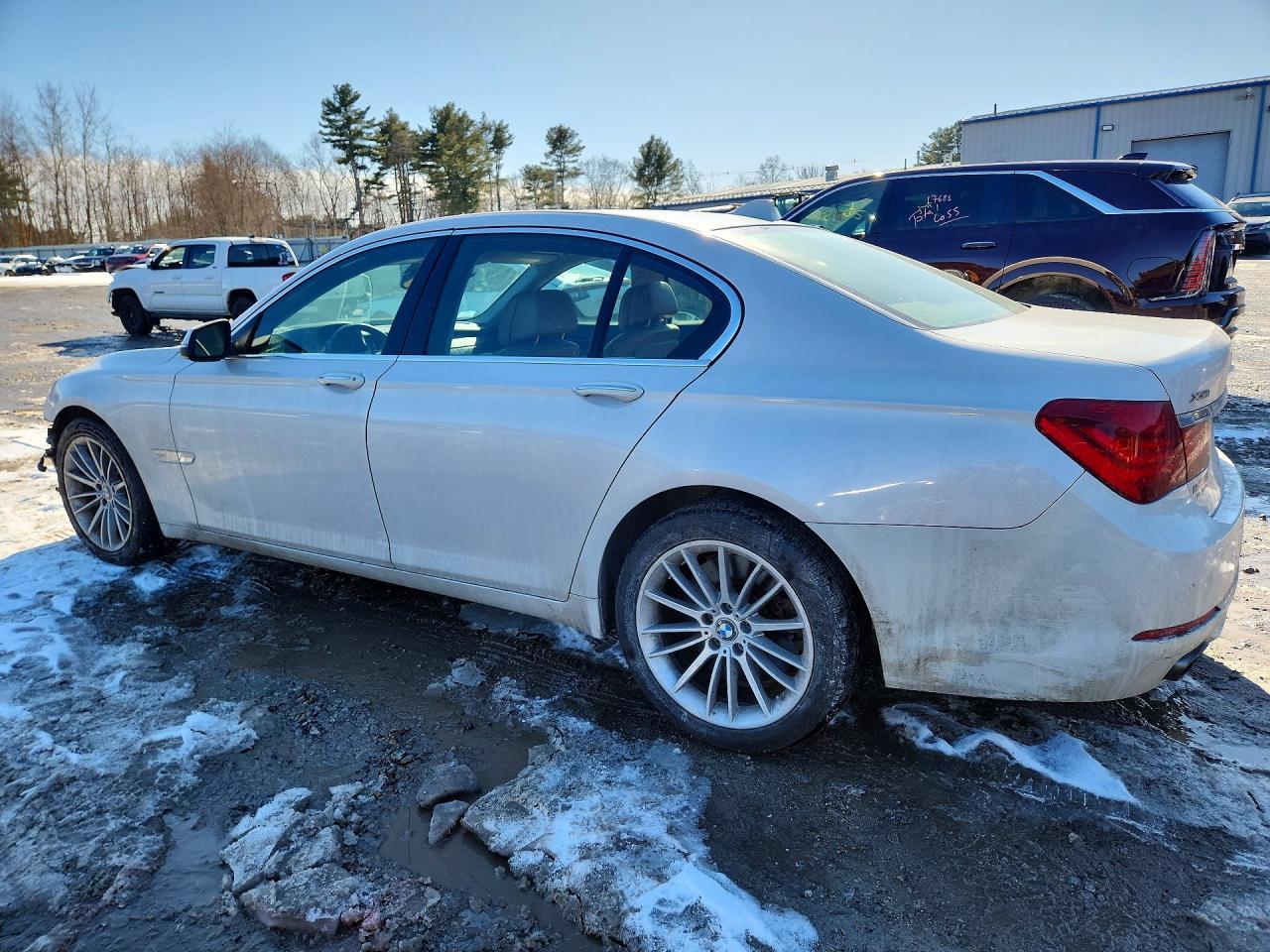 2013 BMW 750 Xi - Фото 2