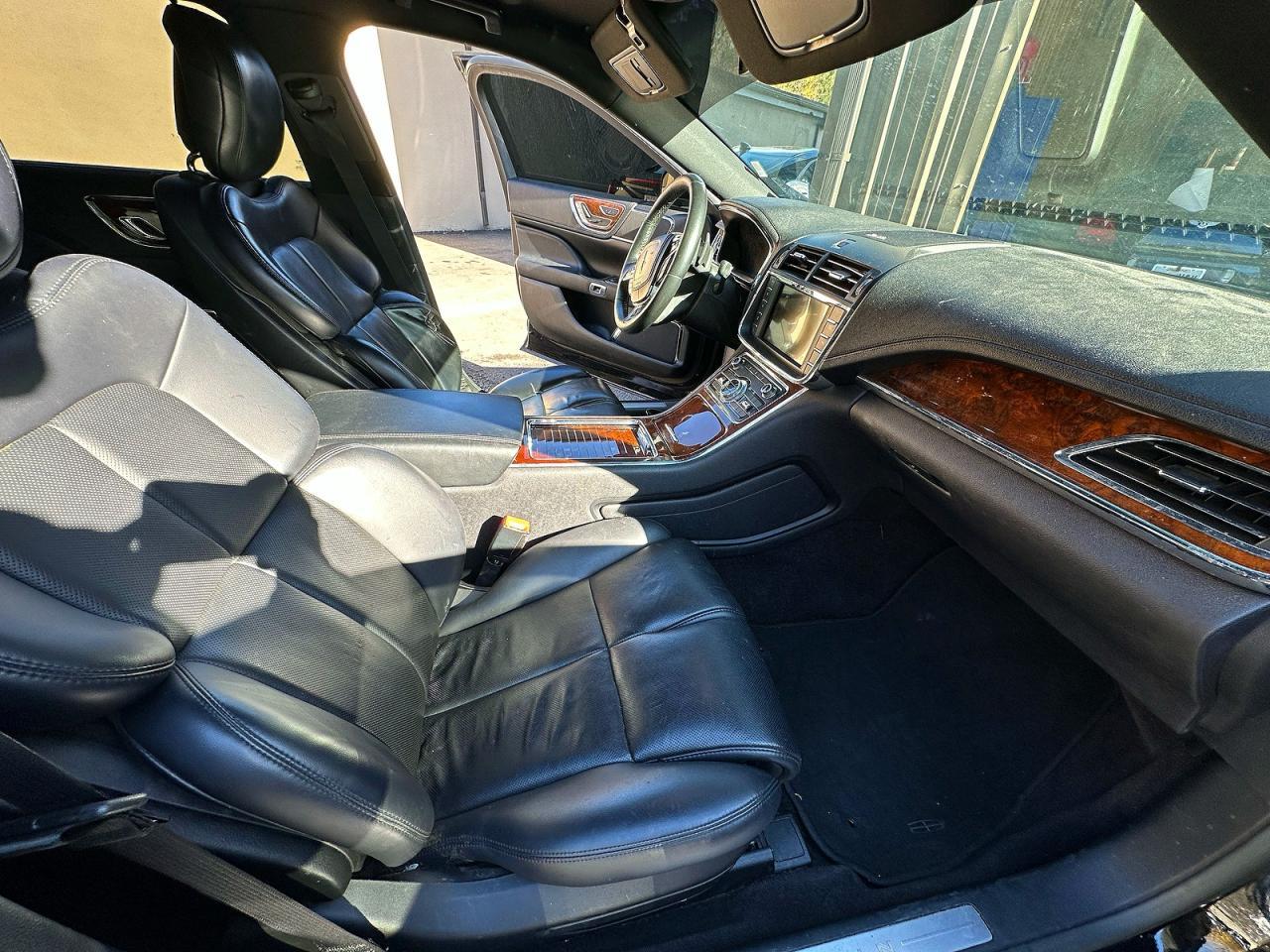 2017 Lincoln Continental - Image 5