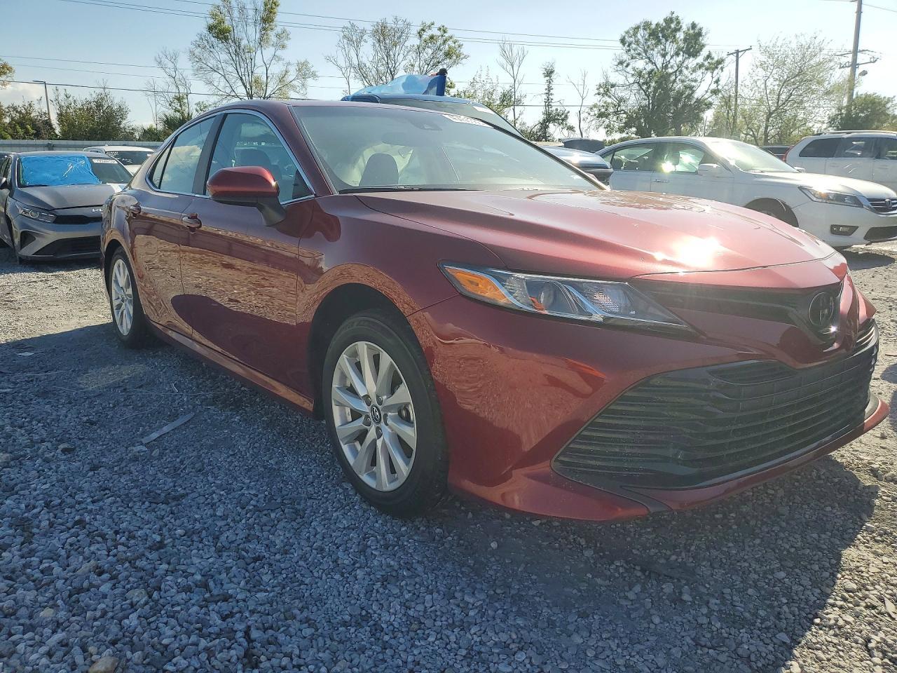 2020 Toyota Camry Le - Фото 4