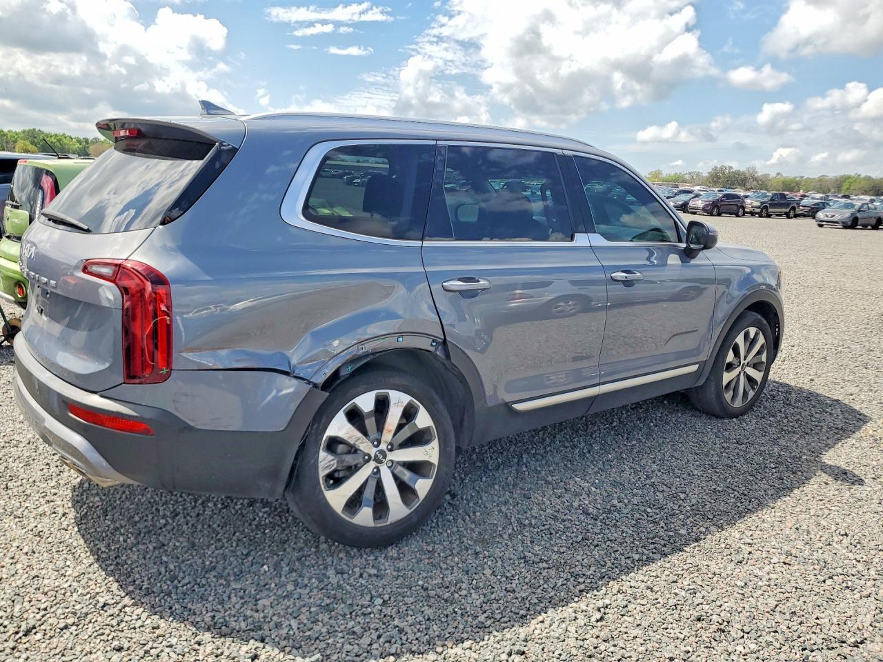 2022 Kia Telluride S - Image 3
