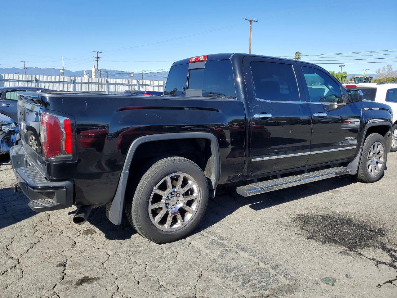 2017 GMC Sierra K1500 Denali - Image 3