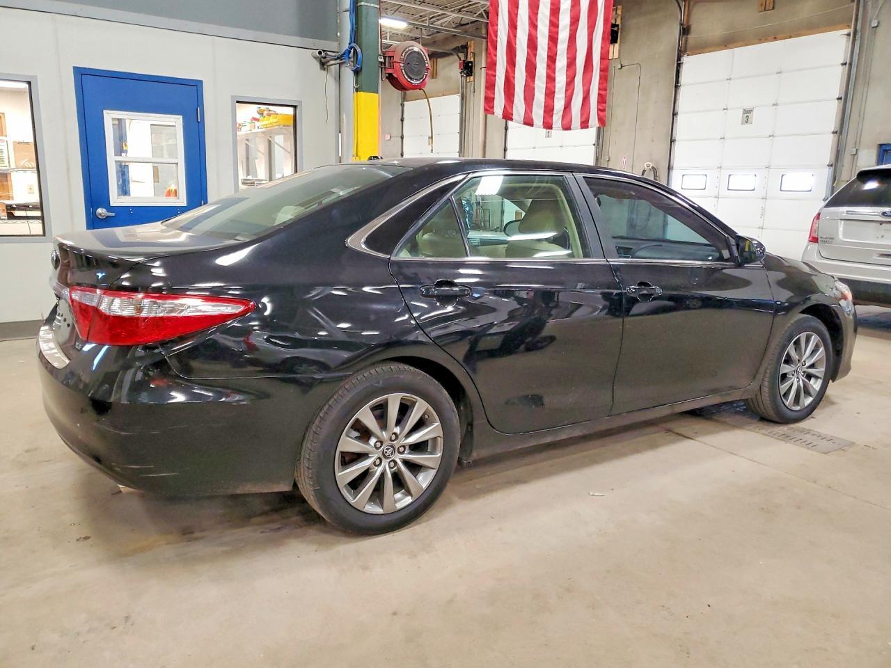 2016 Toyota Camry Xle - Фото 3