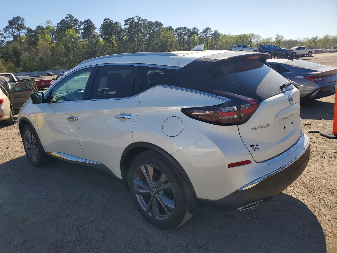 2023 Nissan Murano Platinum - Image 2