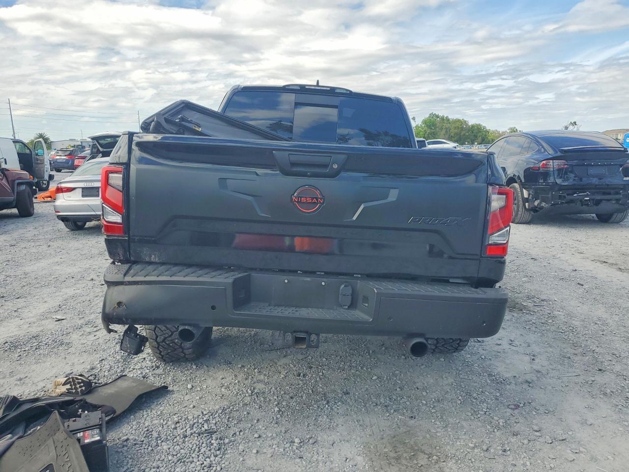 2023 Nissan Titan Pro-4X - Фото 6