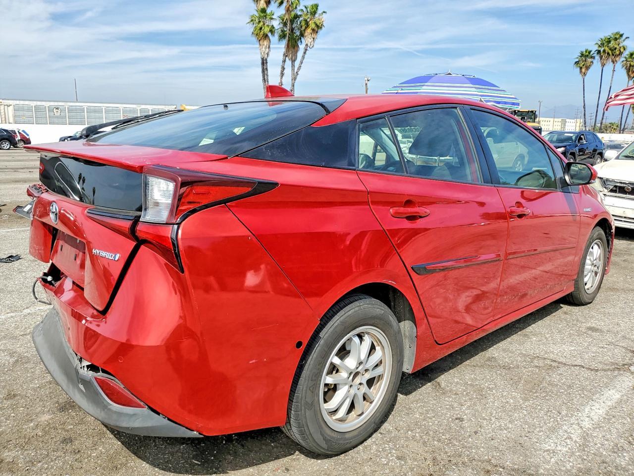 2021 Toyota Prius Le - Фото 3