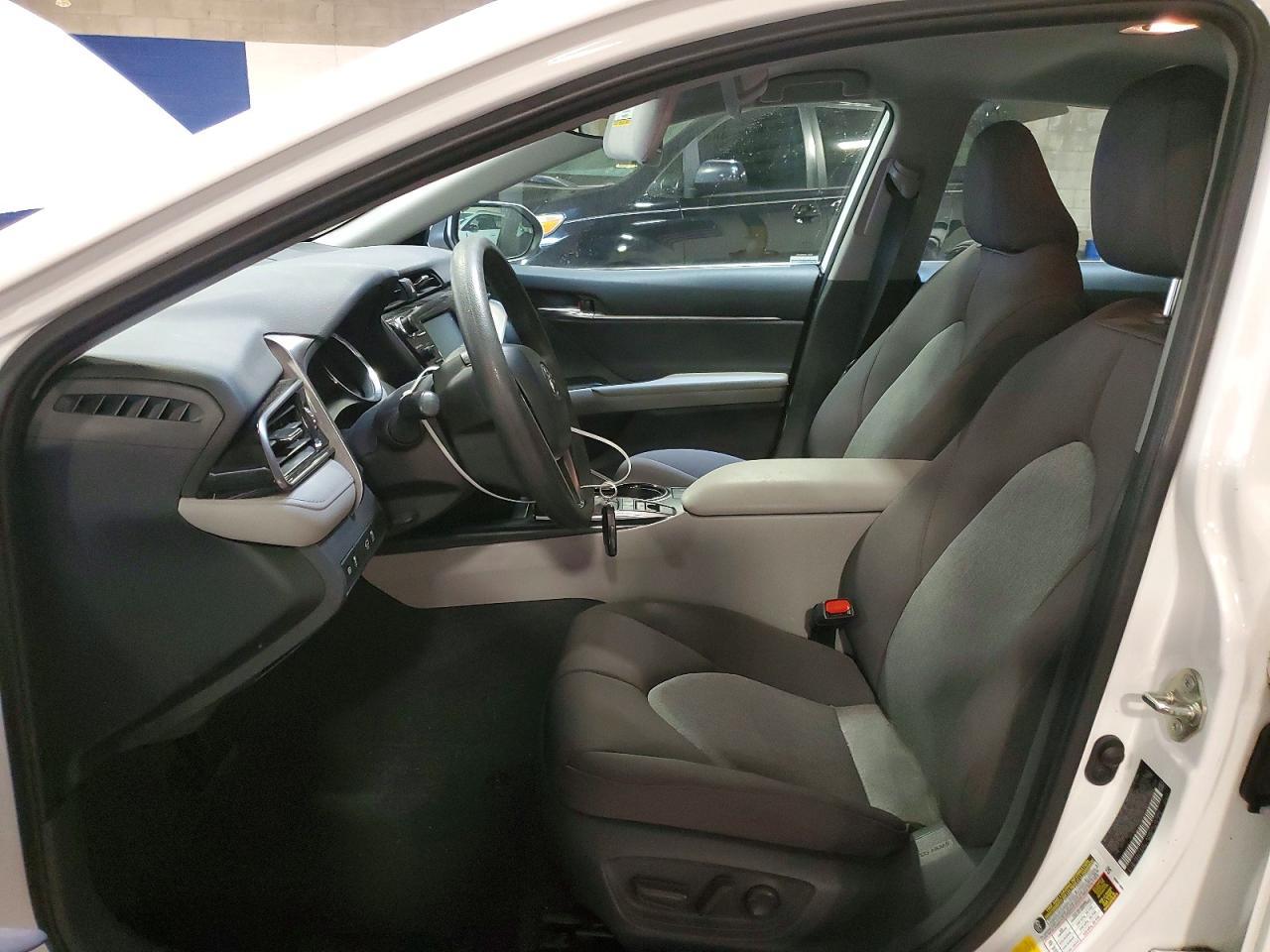 2019 Toyota Camry Hybrid Le - Фото 7