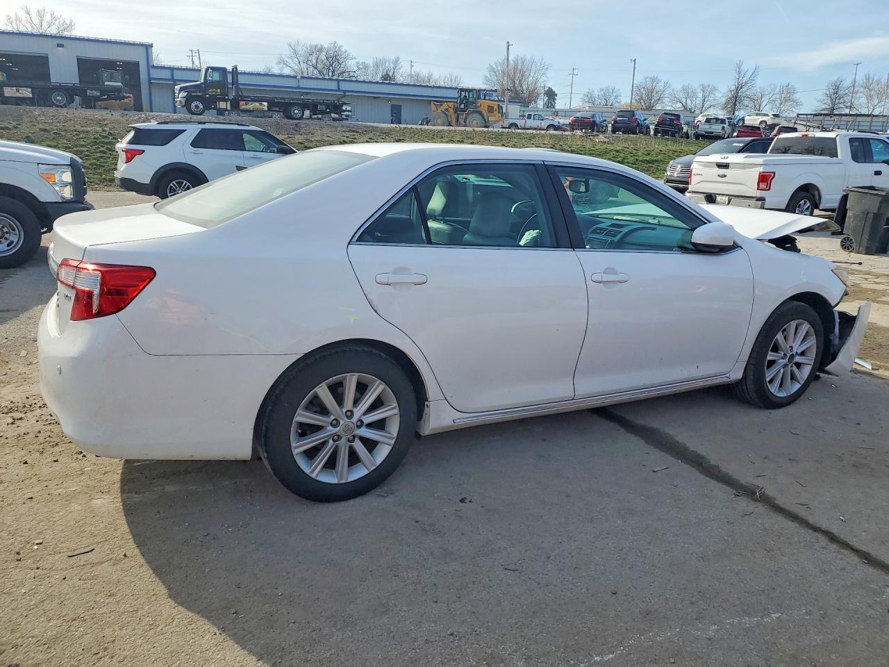 2013 Toyota Camry Xle - Image 3