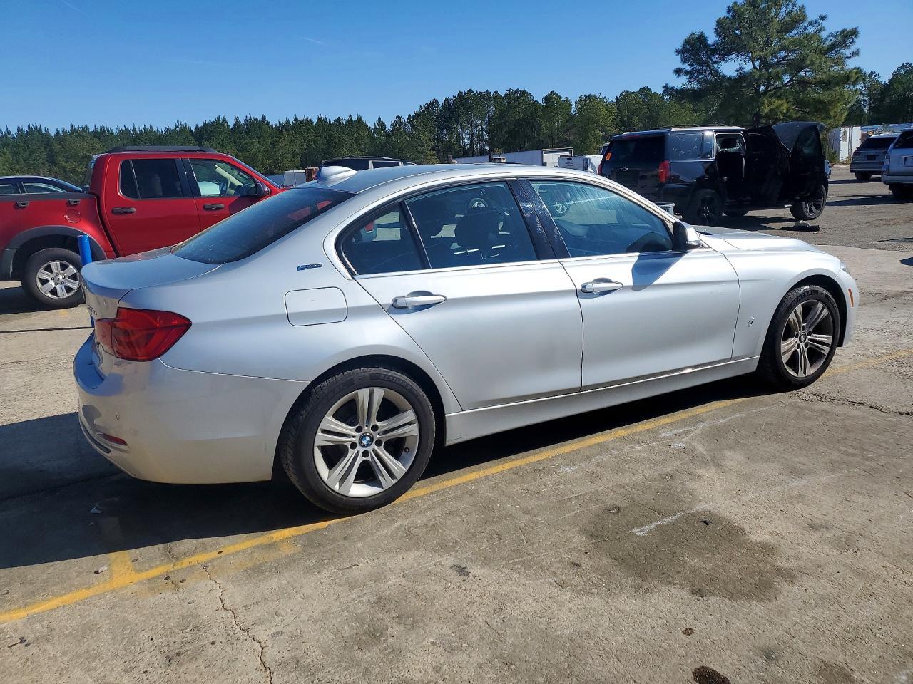 2017 BMW 330E - Фото 3
