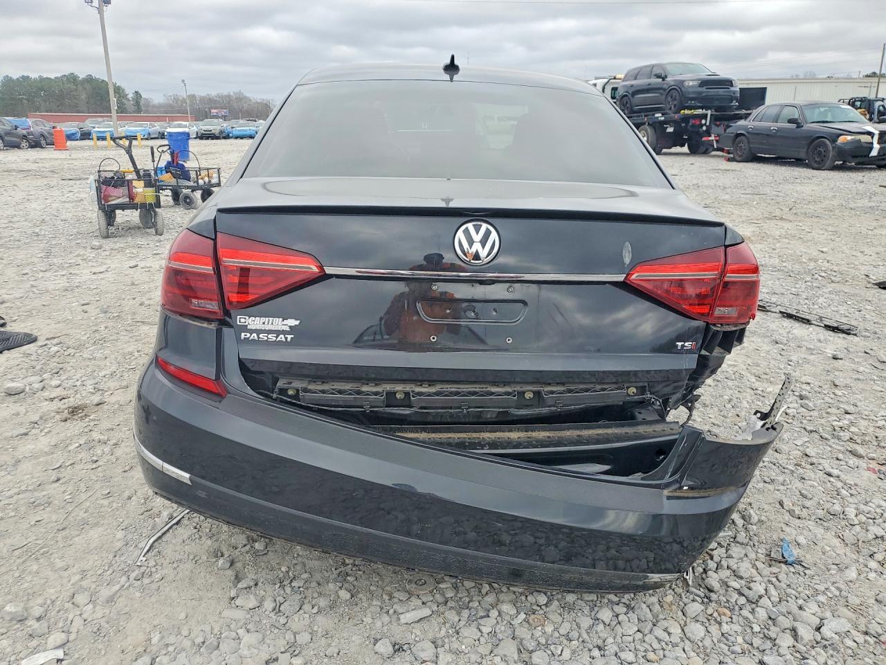 2017 Volkswagen Passat R-Line - Фото 6