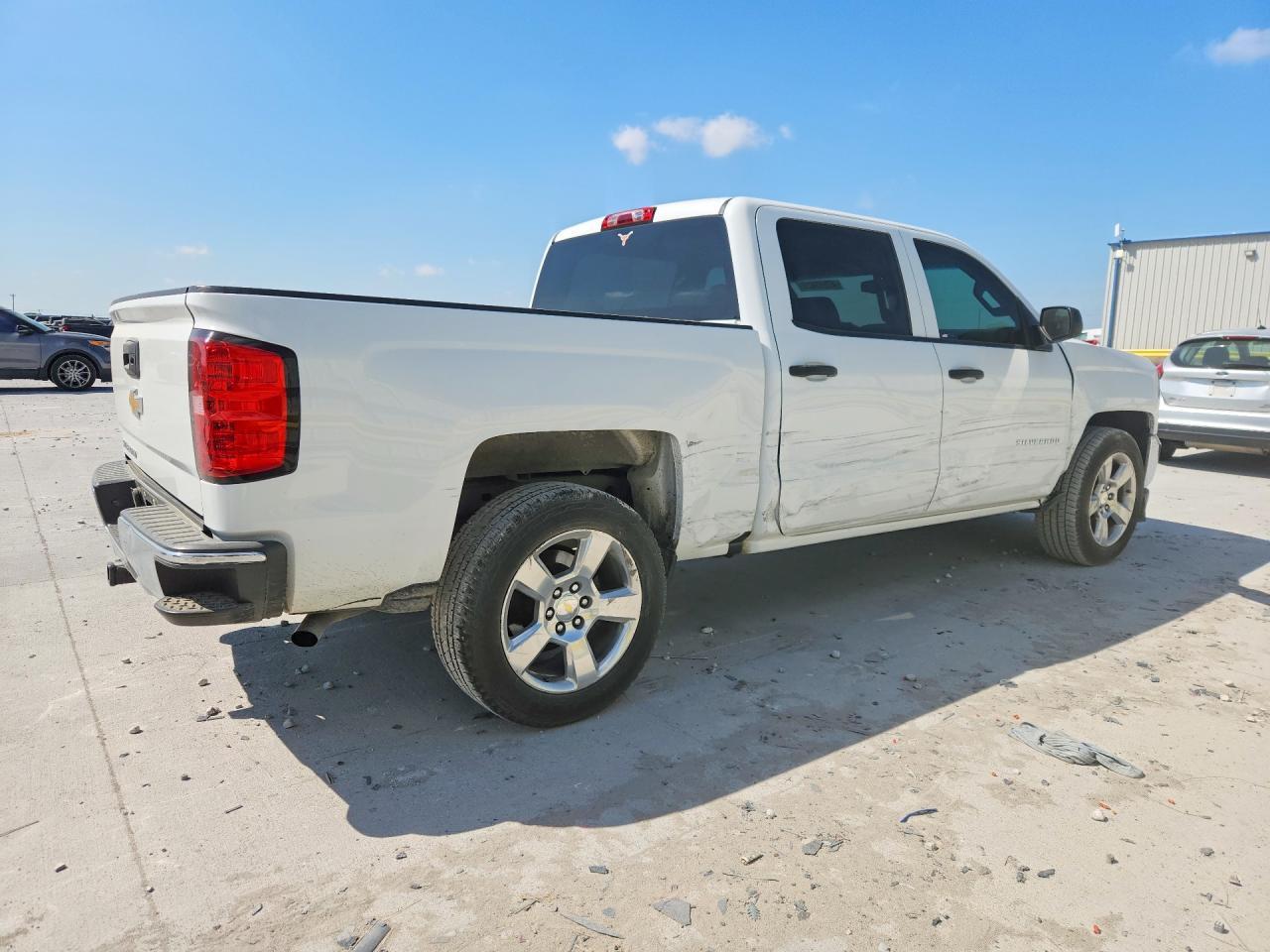 2016 Chev Silverado - Image 3